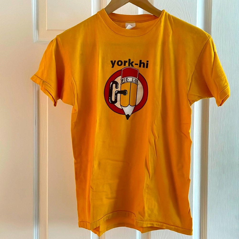 Vintage New York City York High tee. Pencil graphic with star on the sleeve